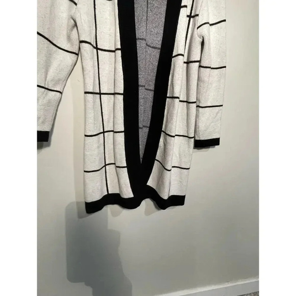 Sweewëe Paris Off-White and Black Grid Print Longlined Knit Cardigan - Picture 3 of 9